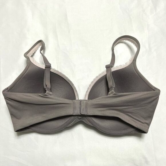 Victoria’s Secret Bra Lot of 2 Bundle Body By Victoria Push Up Plunge Size 34DD - Picture 7 of 15